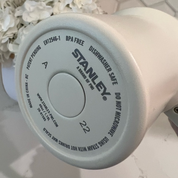 🤍Stanley Adventure Quencher Travel Tumbler 40 Oz Cream Floral Limited Edition - Picture 6 of 8